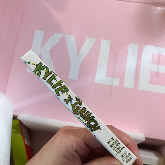 Kylie x Grinch Olive Liquid Kyliner Pen NWT - Picture 8 of 11